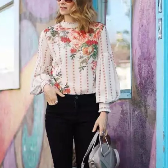 “Talia”Floral blouse - Picture 5 of 16